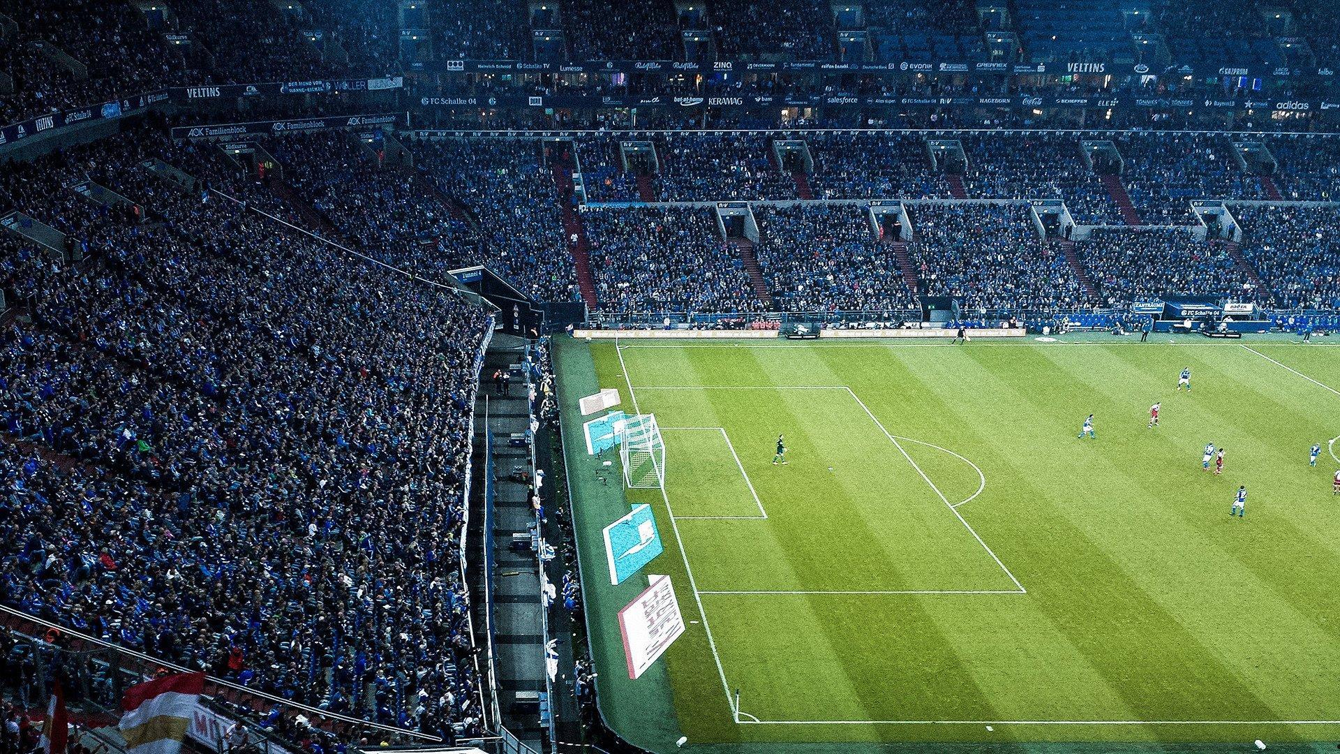 红牌风暴席卷伯纳乌！皇马主场两人染红创20年尴尬纪录，争议判罚引发联赛格局震荡